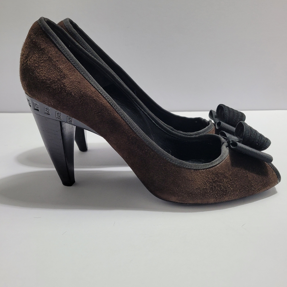 Fendi Vero Cuoio Brown Suede Heels with Bow Accent